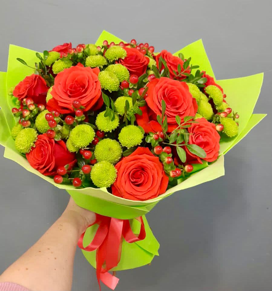 Букет цветов из: Хризантемы и Розы в Николаевке Ростовской области