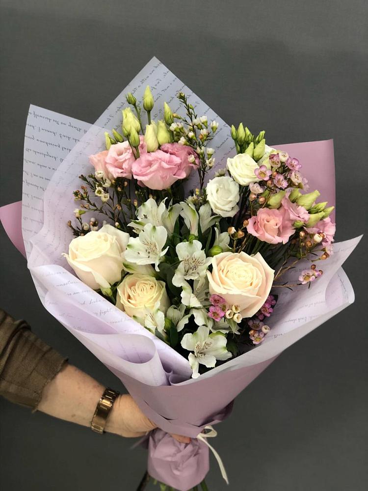 Букет цветов из: Альстромерии, Розы и Лизиантусы в Николаевке Ростовской области