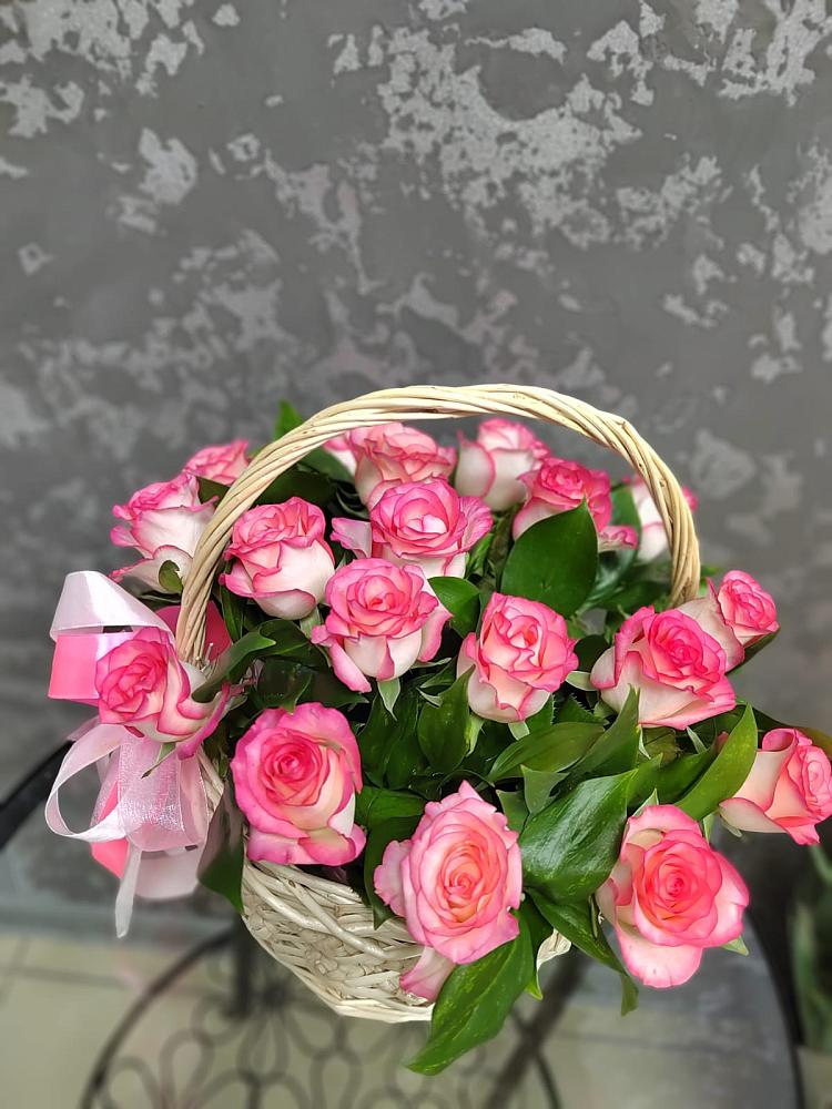 Цветочная композиция из Розы в корзине в Николаевке Ростовской области