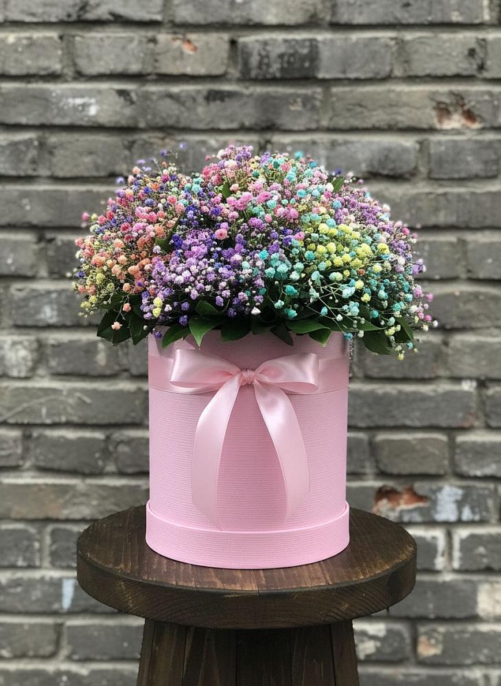 Цветочная композиция из Гипсофила и Розы в шляпной коробке в Николаевке Ростовской области