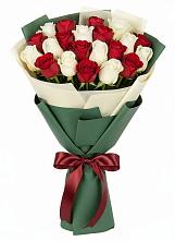 Букет Микс из красных и белых роз в Николаевке Ростовской области