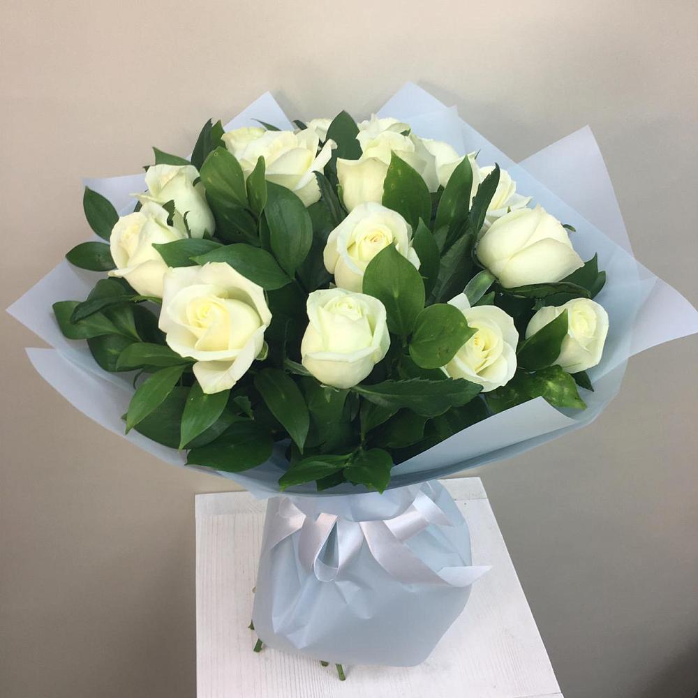 Букет 15 Белых роз Проуд в Николаевке Ростовской области