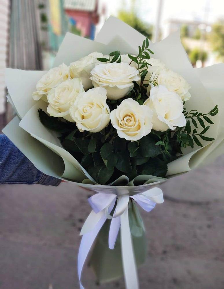 Букет Белые розы Проуд в Николаевке Ростовской области
