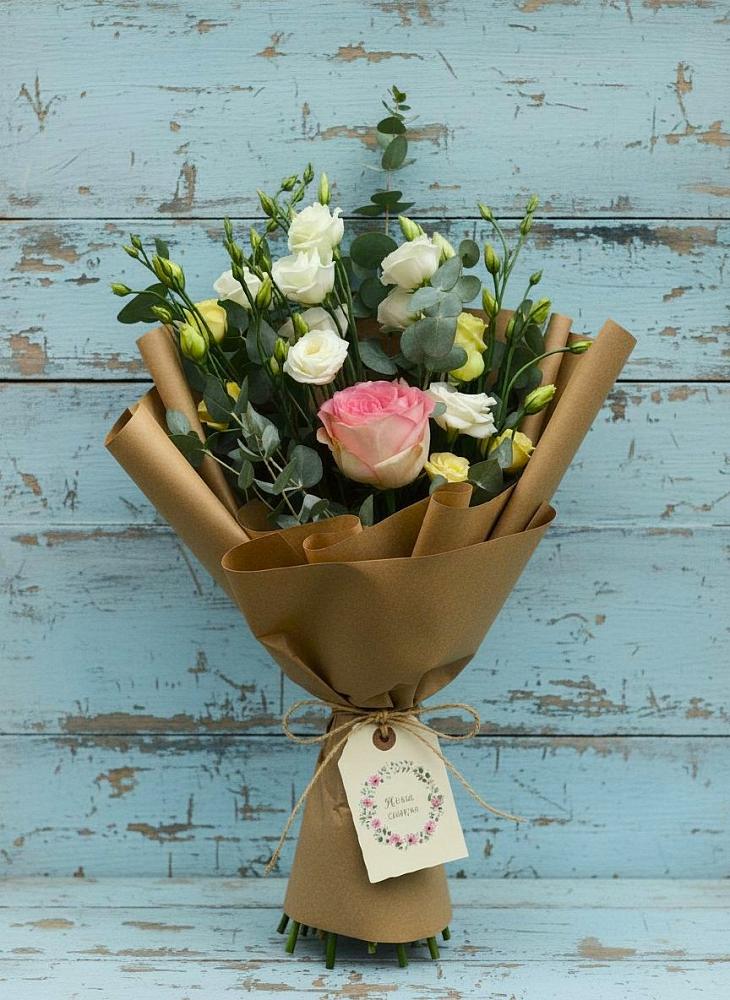 Букет цветов из: Розы и Лизиантусы в Николаевке Ростовской области