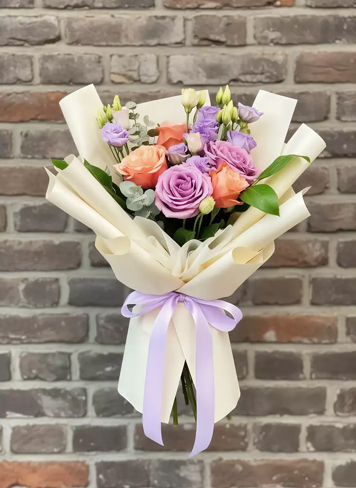 Букет цветов из: Лизиантусы и Розы в Николаевке Ростовской области