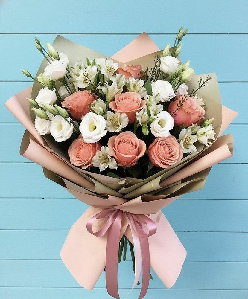 Букет цветов из: Розы, Альстромерии и Лизиантусы в Николаевке Ростовской области