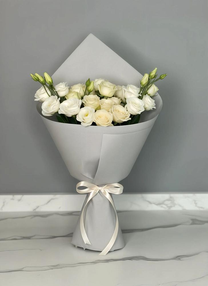 Букет цветов из: Розы и Лизиантусы в Николаевке Ростовской области