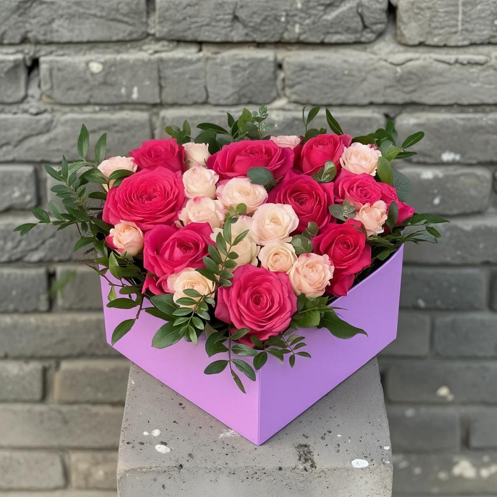 Цветочная композиция из Розы в коробке в Николаевке Ростовской области