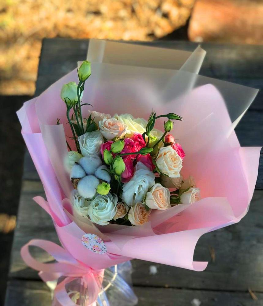 Букет цветов из: Розы и Лизиантусы в Николаевке Ростовской области