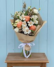 Букет цветов из:  Альстромерии, Лизиантусы, Розы и Хризантемы в Николаевке Ростовской области