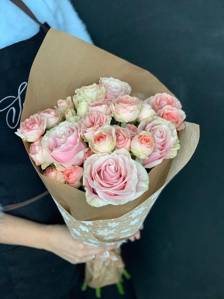 Букет цветов из: Хризантемы и Розы в Николаевке Ростовской области