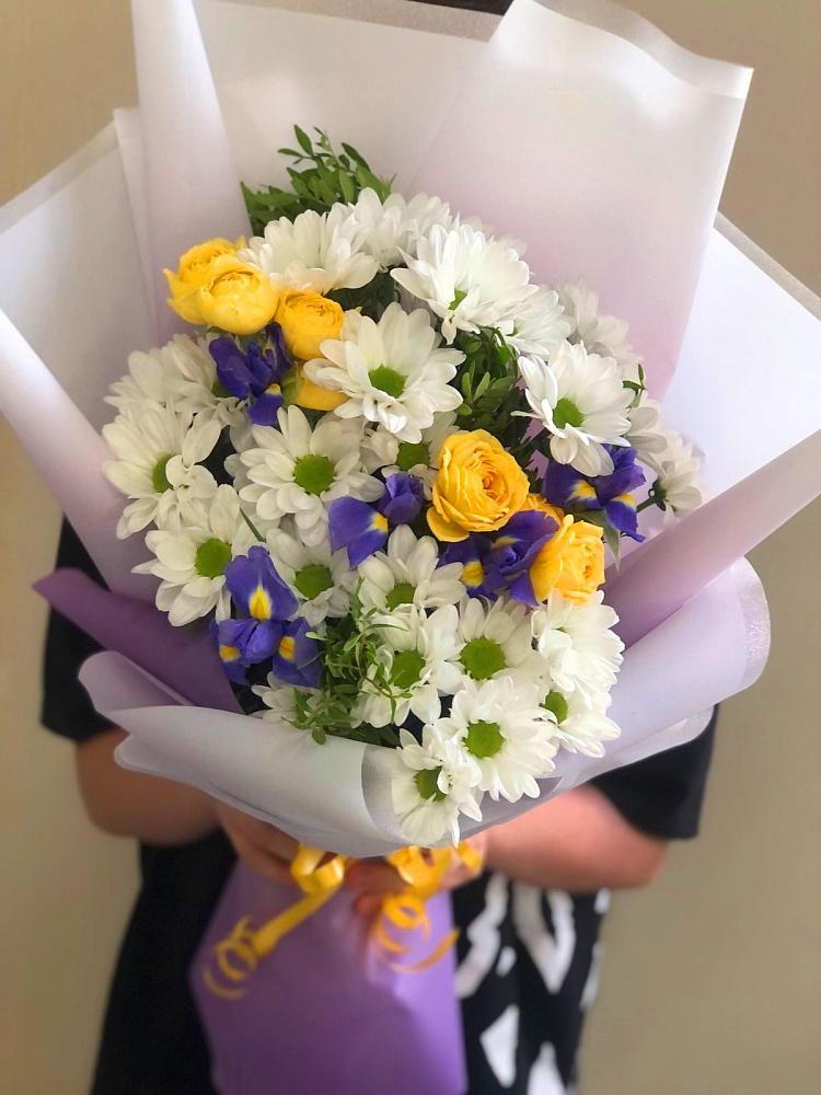 Букет цветов из: Ирисы, Хризантемы и Розы в Николаевке Ростовской области