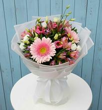 Букет цветов из:  Герберы, Альстромерии и Лизиантусы в Николаевке Ростовской области