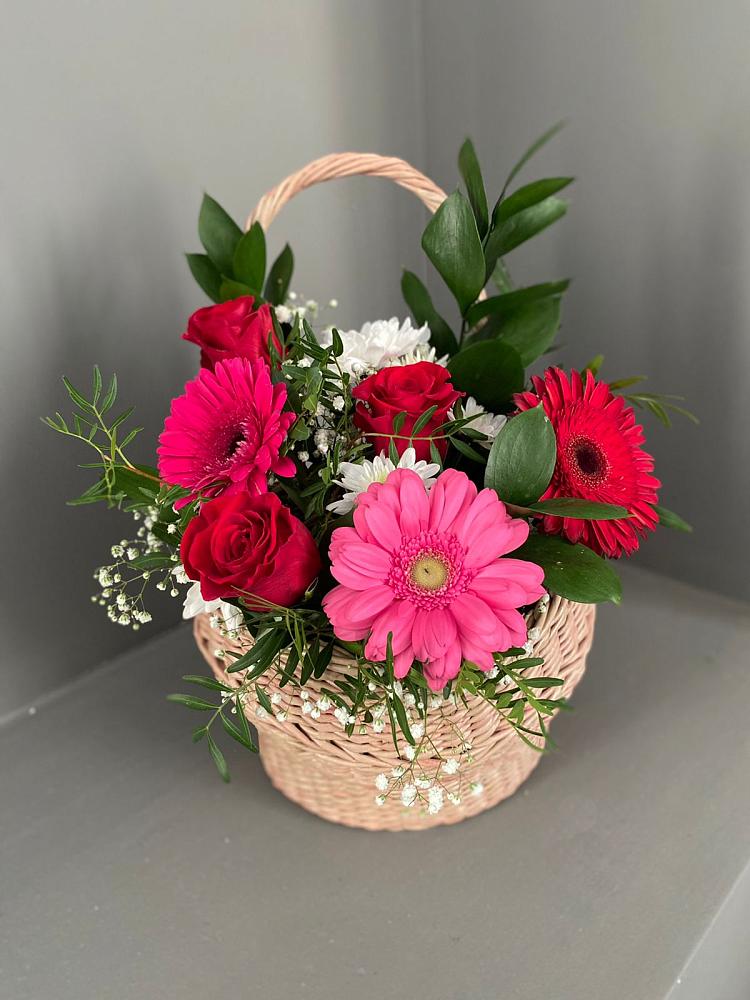 Цветочная композиция из Розы, Хризантемы и Герберы в корзине в Николаевке Ростовской области