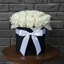 Цветочная композиция из Розы в шляпной коробке в Николаевке Ростовской области